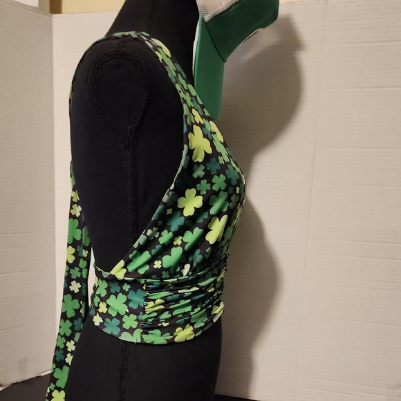Green Clover Print Top - Picture 5 of 8
